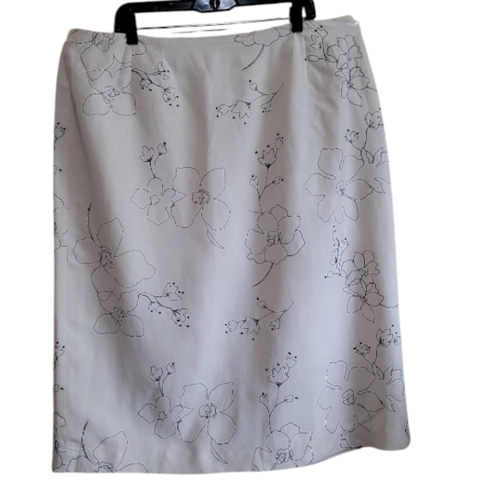 Grace Woman Cream And Black Floral Embrodery Maxi Skirt Size 22
